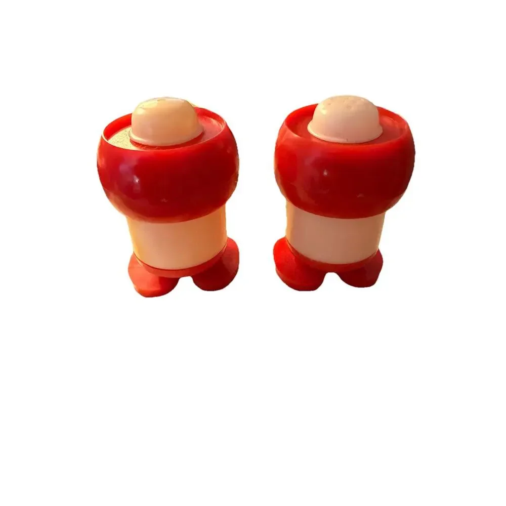 Vintage MCM Robot Salt & Pepper Shakers Plastic Made in Hong Kong 3676/33
